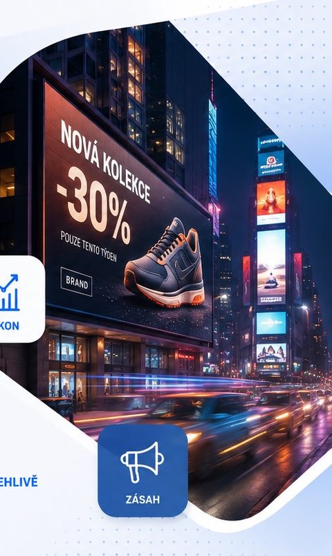 Městský billboard s retailovou kampaní po setmění